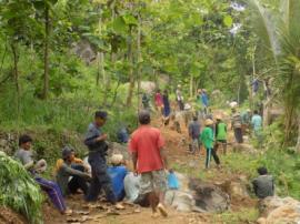 Pembukaan Jalan Usaha Tani di Desa Balong Kecamatan Girisubo